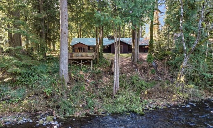 Brightwood Casa | Charming River Front 3 Bed/3 Ba Home, Pet Friendly, Hot Tub, Ping Pong, Foosball