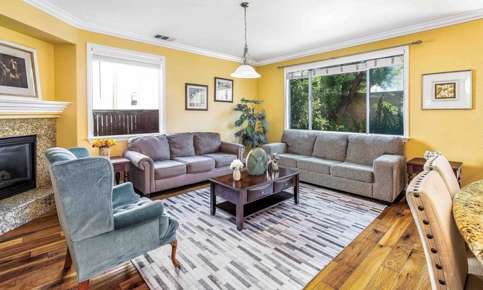 Rancho Cucamonga Casa | Charming River Oaks Retreat: Victoria Garden for Relaxing Getaways #140
