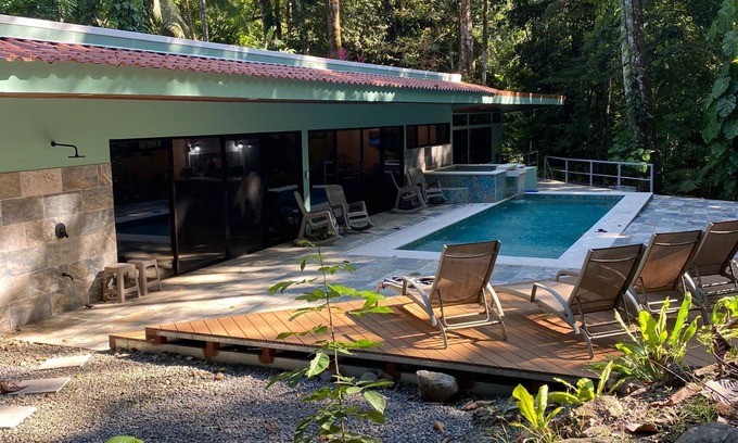 Parrita Casa | Charming riverfront cabin nestled in the tropical jungle