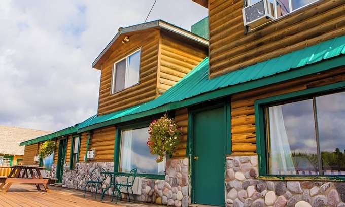 Last Chance Casa | Charming Riverfront Bungalow - Just steps from the River Bank!