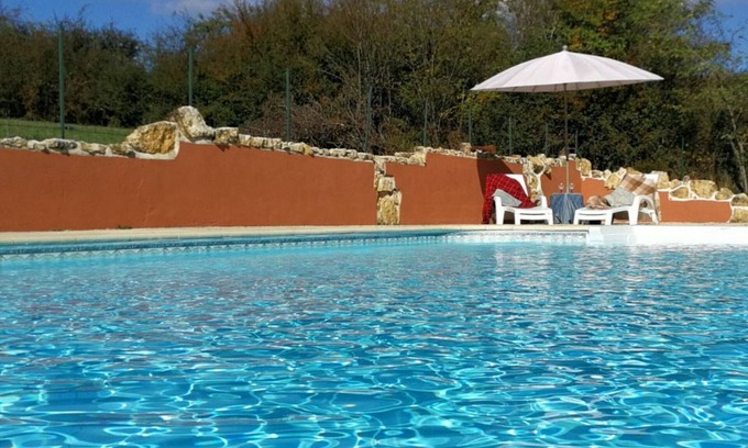 Prissac Cabaña | Casa acogedora con piscina y terraza privada, junto al río en entorno excepcional