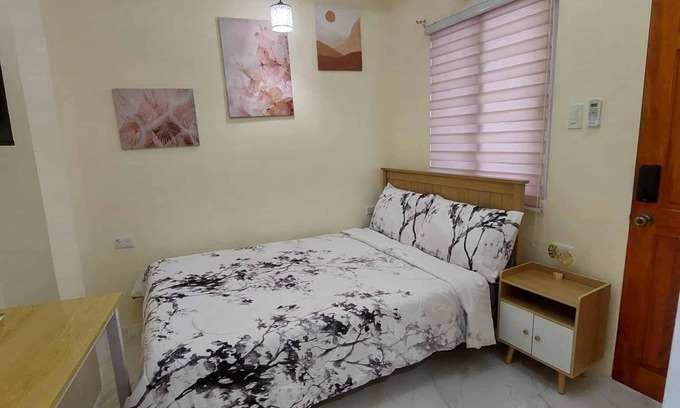 Compostela Cama Y Desayuno | Charming Room in Delightful Compostela with Free Breakfast & Outdoor Seating