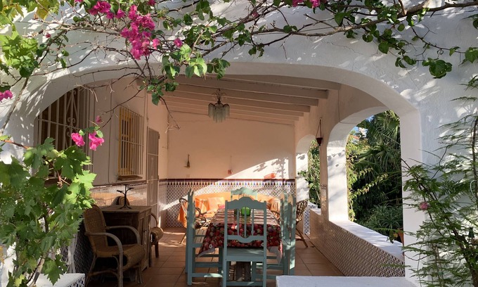 Jimena de la Frontera Cabaña | Encantadora casa de campo rústica en un bosque de frutas