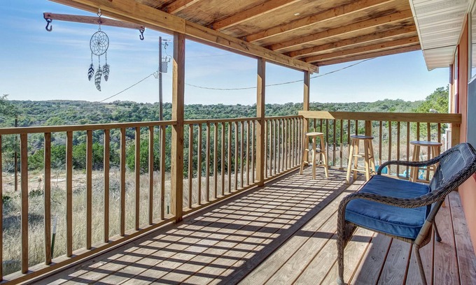 Fredericksburg Casa | ¡NUEVO LISTADO! Escapada rural con encanto / sombreado porche y vista maravillosa de Hill Country
