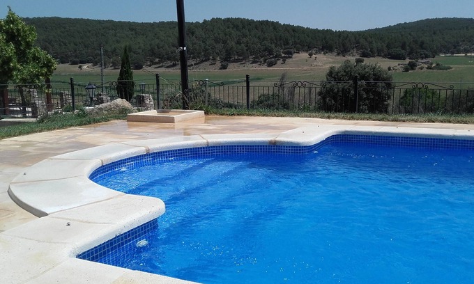 Valdetortola Casa | Casa rural con encanto con piscina para grupos en Cuenca