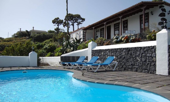 Brena Baja Apartamento | Casa Rural Lina Medina: Tradición y Confort con Piscina y Barbacoa en