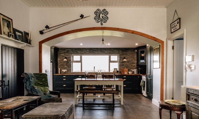 Shanavooneen Otro | Charming Rural Irish Cottage near golf, beaches, castles and villages