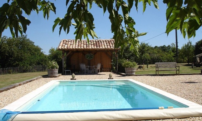 Saint-Meard-de-Gurcon Casa | Encantadora casa de piedra con piscina privada y casa de la piscina.