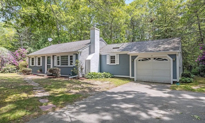 Sandwich Casa | Charming Sandwich Cape Home - Short Drive to Beach & Boardwalk