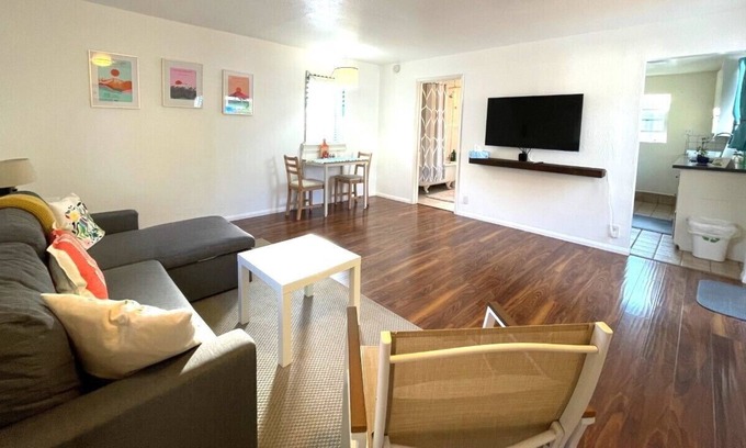 Oak Park Cabaña | Charming Santa Barbara Cottage with large private outdoor patio & garden