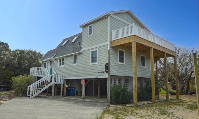Carolina Dunes Casa | Charming seaside cottage located in Duck, NC.