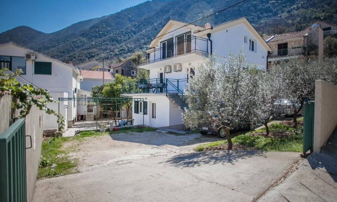Kotor Municipality Apartamento | Charming Seaside Escape in Kotor - One Bedroom Apartment with Sea View 2