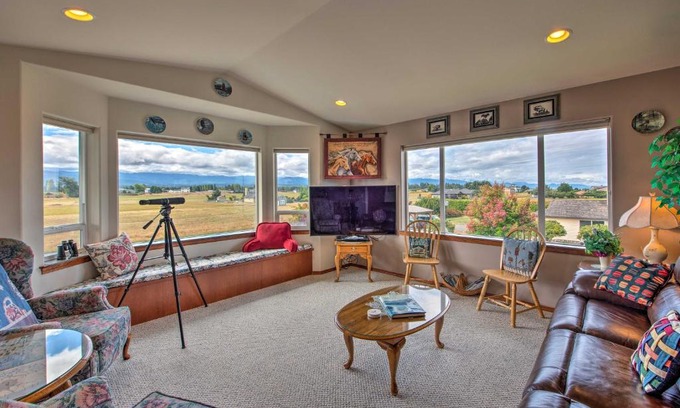 Sequim Casa | Charming Sequim House with Olympic Peninsula Views!