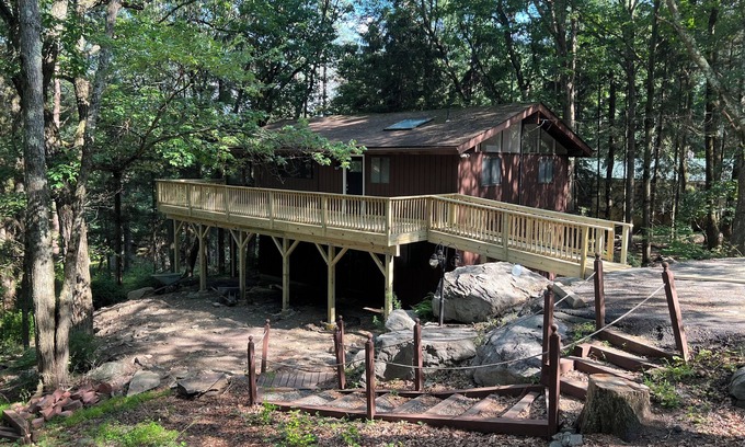 Hawley Casa | Charming short-term rental for a getaway in Hamlock Farms, PA.