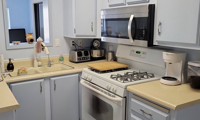 Fortuna Foothills Complejo | Charming single unit in 55+ resort community in a Yuma foothills.