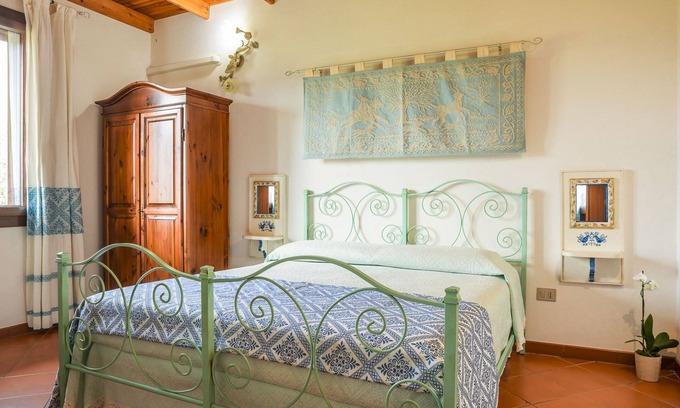 Chia Casa | Encantadora casa de campo con jardín cerca del mar.