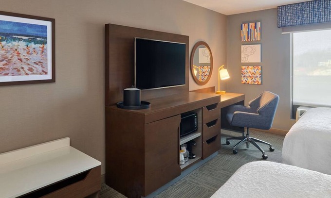 Smithfield Hotel | Charming Smithfield Stay: Complimentary Breakfast & Pool Access