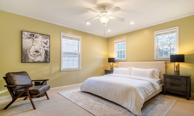 Greenville - Spartanburg Casa | Charming, spacious 1BD/1.5BA home ~ Furman steps away & Swamp Rabbit too!