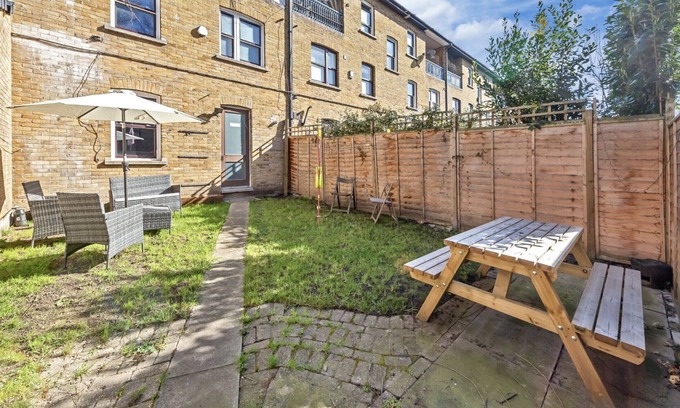Clapham Casa | Charming & Spacious 3-Bed Home | Minutes from Angel Station & Vibrant Islington