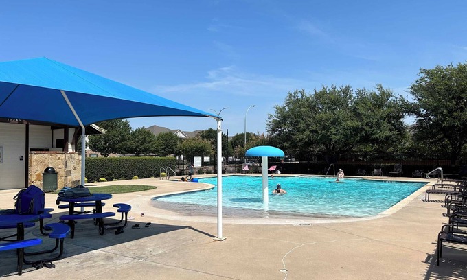 Keller Casa | Charming Spacious 3BR Retreat ~ Community Pool!