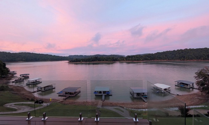 La Follette Casa | Charming spacious 6 bedroom lakefront house on beautiful Norris Lake!