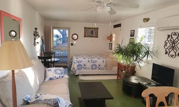 Nags Head Apartamento | Charming Spacious Bungalow. Close to Beach. Clean. Lots of thoughtful extras!