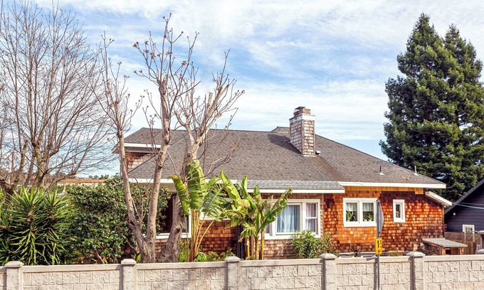 San Rafael Casa | Charming Spacious Victorian Garden Oasis in the heart of Marin, Gate, Deck, BBQ