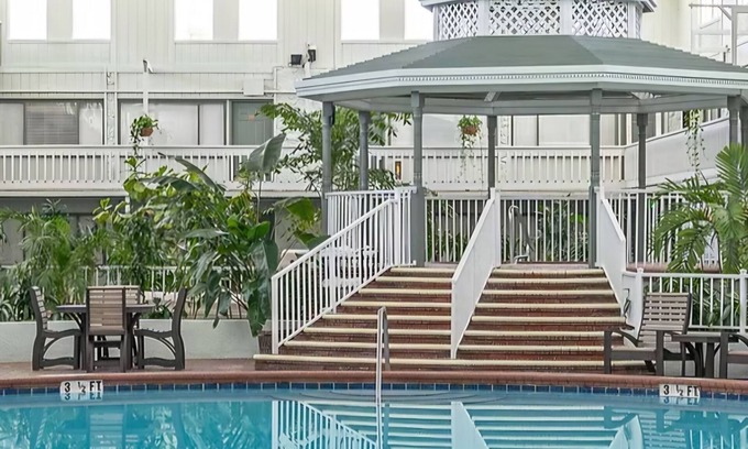 Destin Complejo | Charming sresort with WiFi, fitness room in lovely Destin