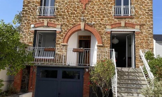 Carrieres-sur-Seine Cabaña | Casa de piedra con jardín, cerca de París y Versalles