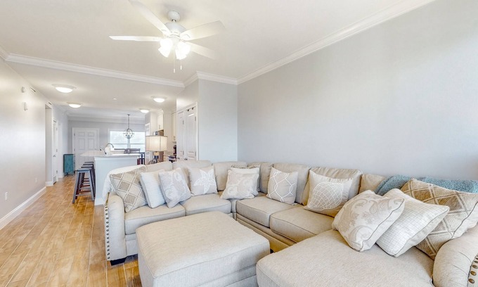Mexico Beach Condominio | Charming stay near the sea with balcony, open layout, smart TVs, & W/D