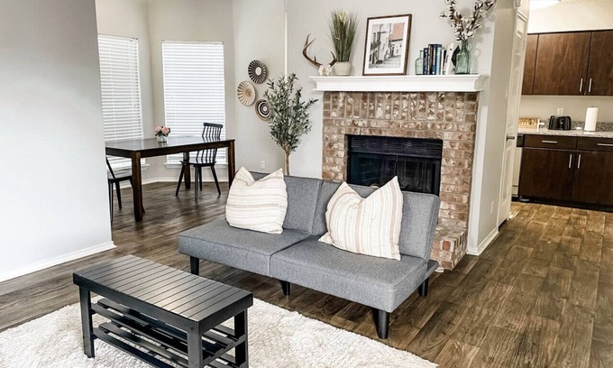 South Side Apartamento | Charming Stay w/ Pool and Dedicated Workspace