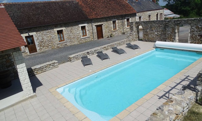 Prissac Cabaña | Casa de Piedra con Jardín y Piscina en Parque Natural, Cerca de Senderos y Actividades Acuáticas