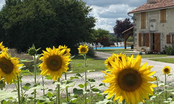 Saint-Severin Casa | Charming stone farmhouse with private pool