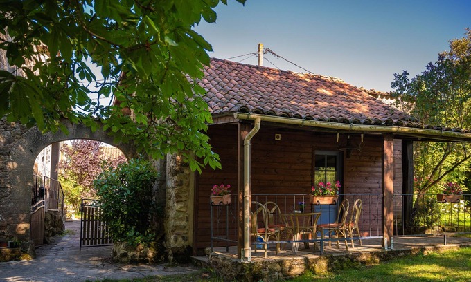 Fondamente Cabaña | Charming Stone House on the banks of the La Sorgues River