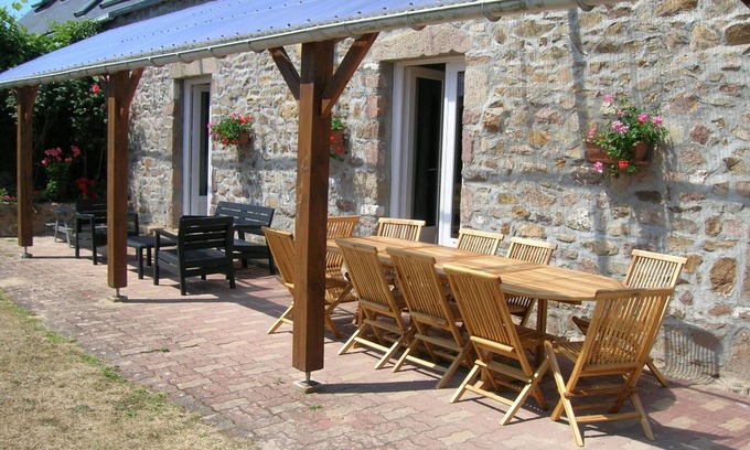 Auderville Cabaña | Casa de piedra cómoda con terraza en La Hague, cerca del puerto de Goury, ideal para familias.