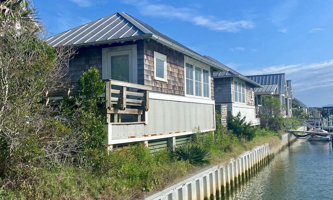 Bald Head Island Apartamento | Charming Studio / Cottage in Marina BHI & Shoals Club Available
