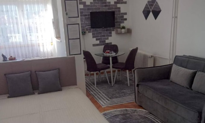 Novi Pazar Apartamento | Encantador apartamento tipo estudio en Novi Pazar con vistas a la ciudad
