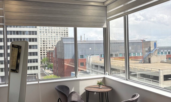 Downtown Edmonton Apartamento | charming studio apartment