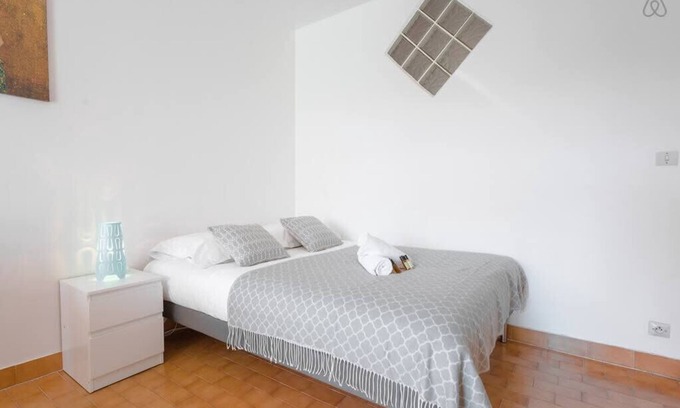 Aiguerelles Apartamento | Charming studio close to the train station - Air Rental