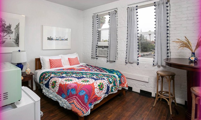 Westlake Apartamento | Charming Studio for Two! Minutes Away from DTLA!