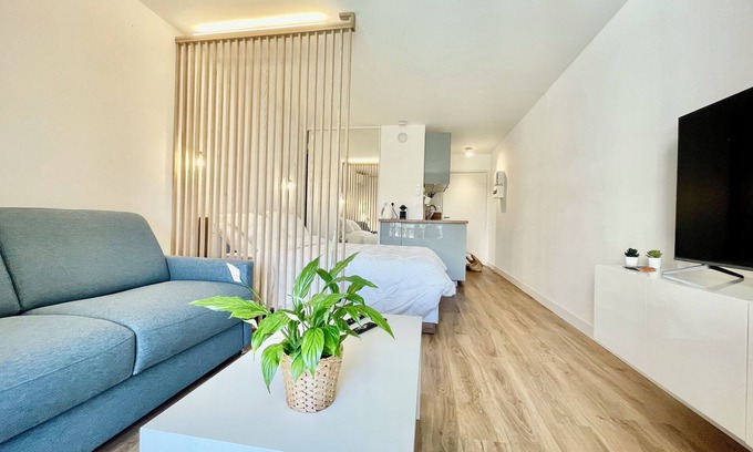 Beausoleil Condominio | Charming studio in a residence with a swimming pool, tastefully decorated and offering all the comfort you need. Ideally located just steps from the Principality of Monaco and right next to a grocery store open 7 days a week.