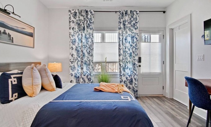 Hapeville Apartamento | Charming studio in Downtown Hapeville with patio