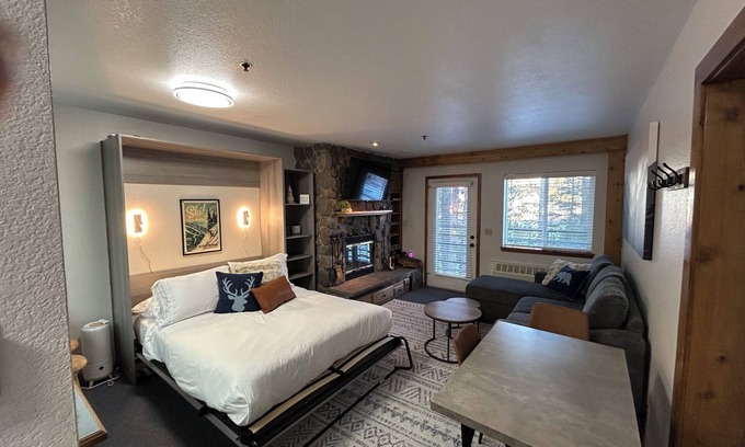 Palisades Apartamento | Charming studio in Kirkwood w/hot tub and wifi