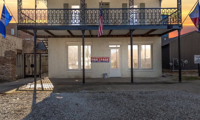Crowley Apartamento | Charming studio in marvelous historic downtown Crowley with AC, WiFi