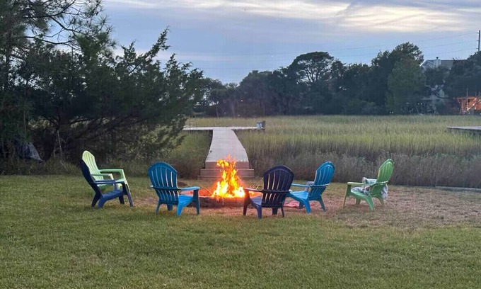 Tybee Island Apartamento | Charming studio in Tybee Island located on a Tidal Creek with dock access