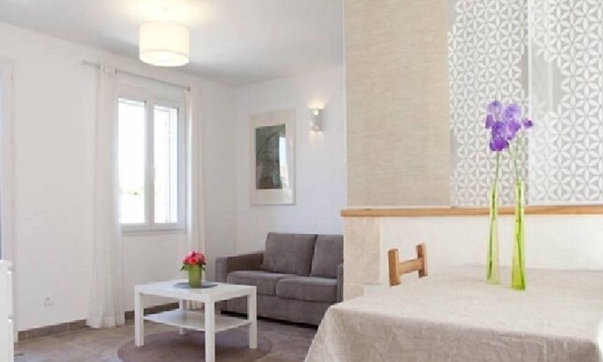 Fontvieille Apartamento | Estudio encantador, tranquilo, patio, 2-4p