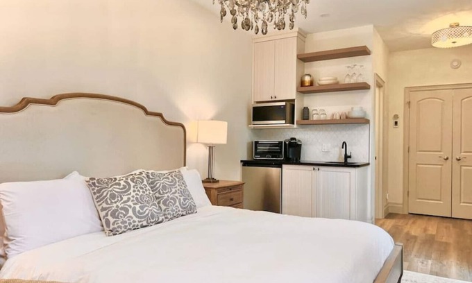 Kitchener Casa | Charming Studio- Quiet & Private