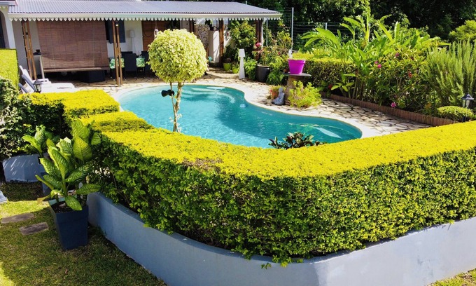 Sainte-Suzanne Apartamento | Estudio encantador con aire acondicionado y piscina Ste Suzanne