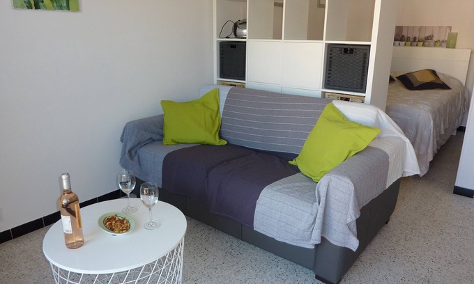 Bandol Apartamento | Encantador estudio con balcón, céntrico pero TRANQUILO