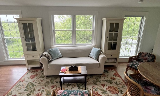 Katama Apartamento | Charming studio with AC and WiFi in enjoyable Edgartown